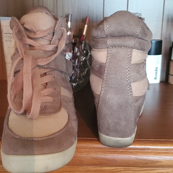 Shoes - Picture 3 of 3